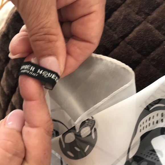 Alexander McQueen Scarfs - Picture 2 of 5